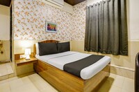 OYO Flagship Kavish Lodging & Boarding