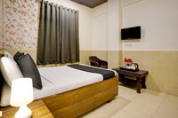 OYO Flagship Kavish Lodging & Boarding