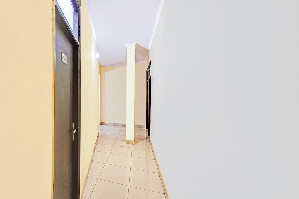 Hotel O Royal Inn, Rajouri Garden Delhi, Delhi