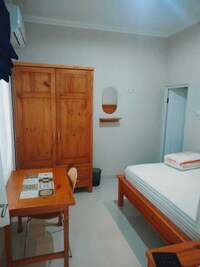 EXPRESS O 92146 Little Holland Huis