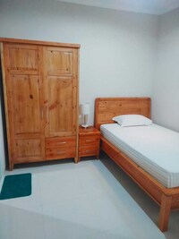 EXPRESS O 92146 Little Holland Huis