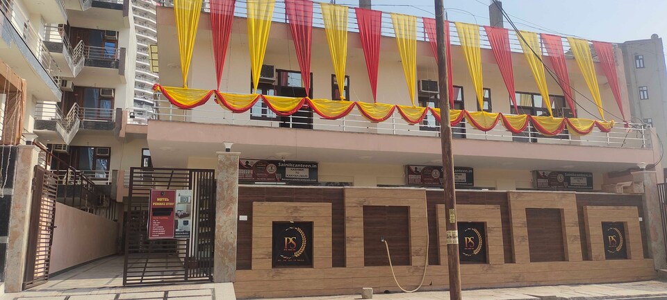 Hotel O Pinaki Stay Near Noida Sector 51 Metro Station, Noida City, Noida