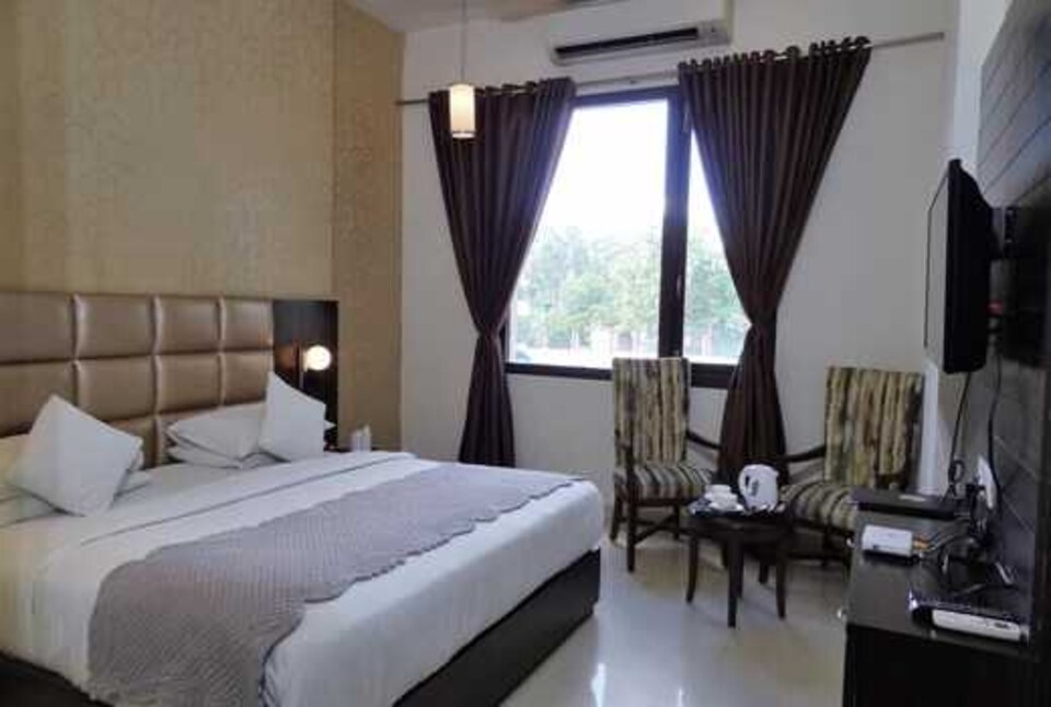 POP 80728F Library Oyo Hotel, Mumbai CST-Churchgate-Colaba, Mumbai