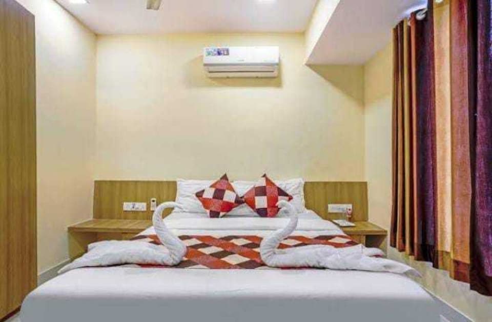 POP 80728F Library Oyo Hotel, Mumbai CST-Churchgate-Colaba, Mumbai