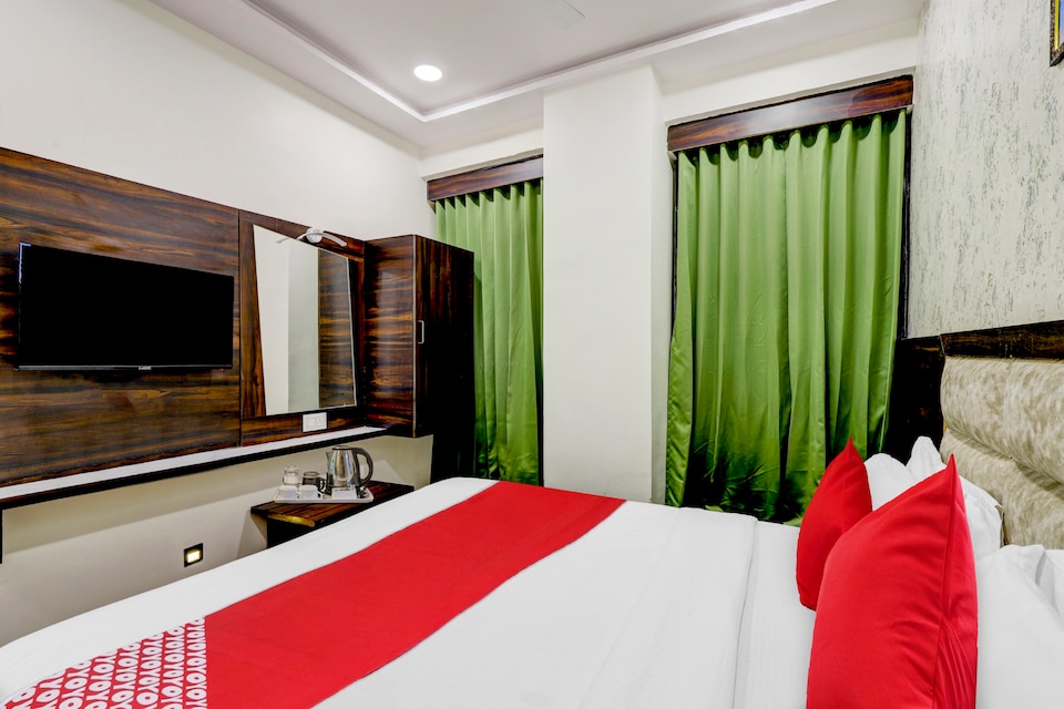 OYO Hotel Sarovar Inn, Navrangpura Ahmedabad, Ahmedabad
