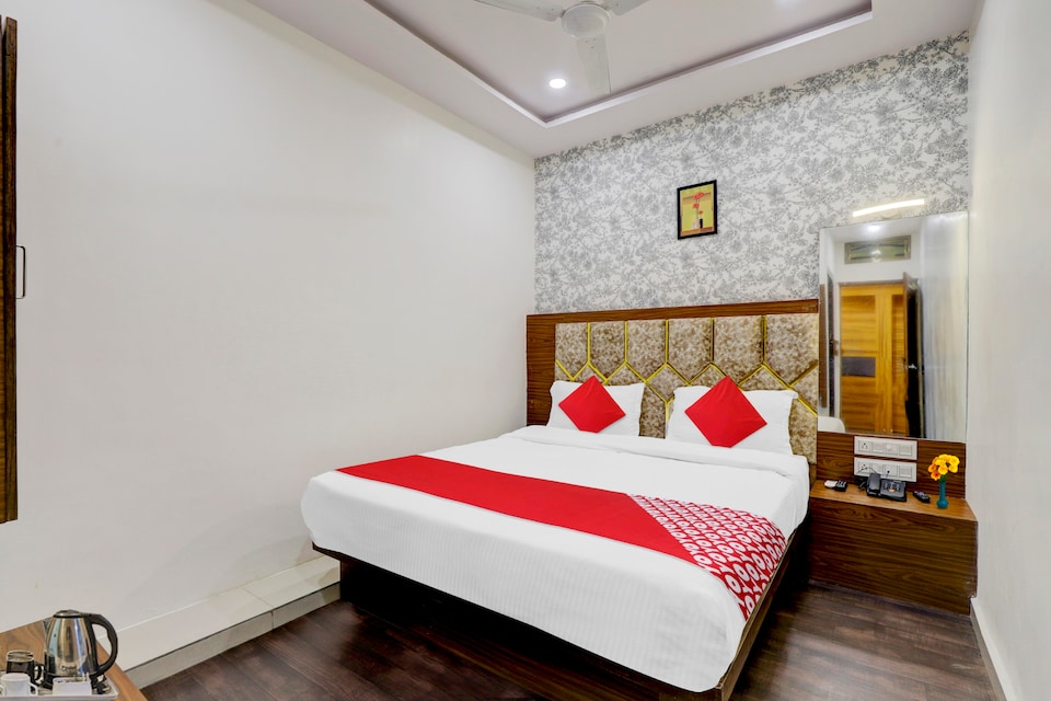 OYO Hotel Sarovar Inn, Navrangpura Ahmedabad, Ahmedabad