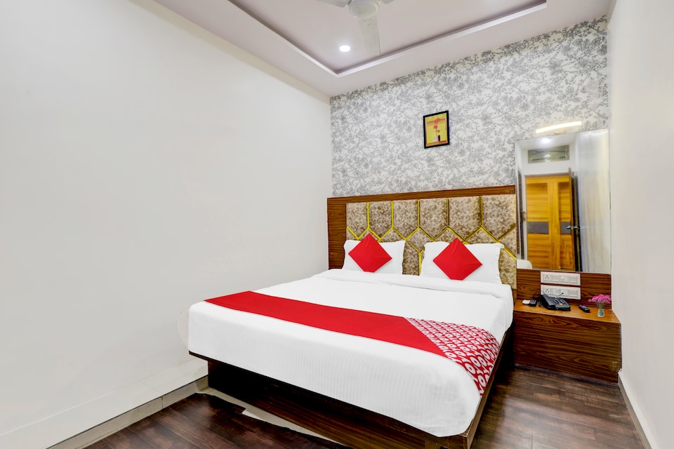 OYO Hotel Sarovar Inn, Navrangpura Ahmedabad, Ahmedabad