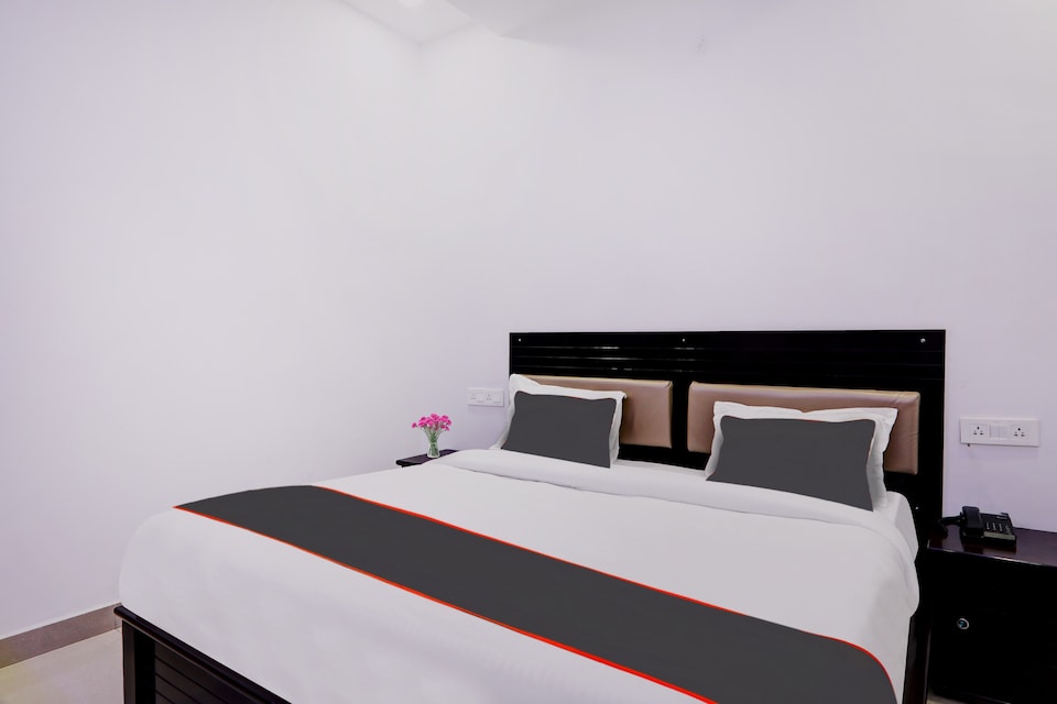 Hotel O KS Premium , Fazal Ganj Kanpur, Kanpur