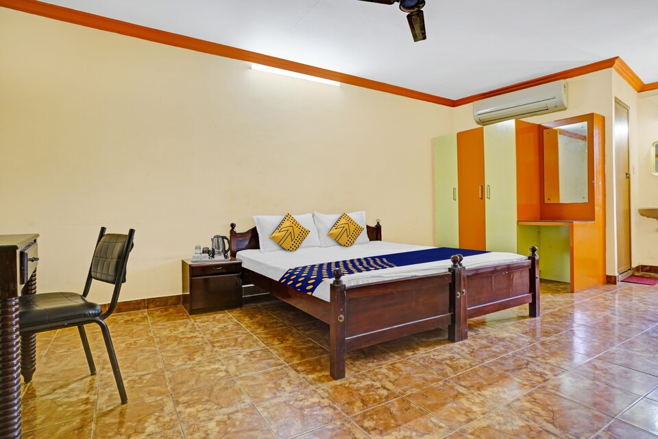 SPOT ON Prestige Rooms, Ankamaly Airport Kochi, Kochi