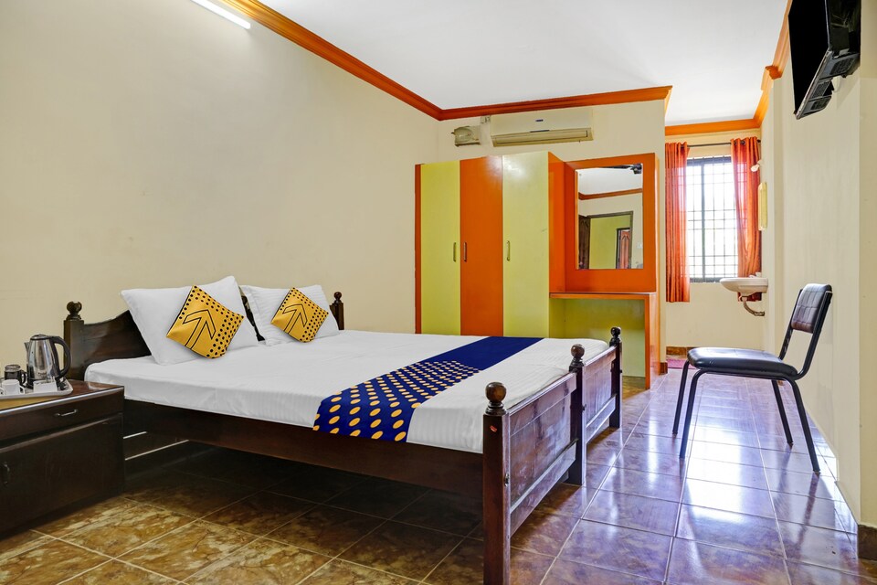 SPOT ON Prestige Rooms, Ankamaly Airport Kochi, Kochi