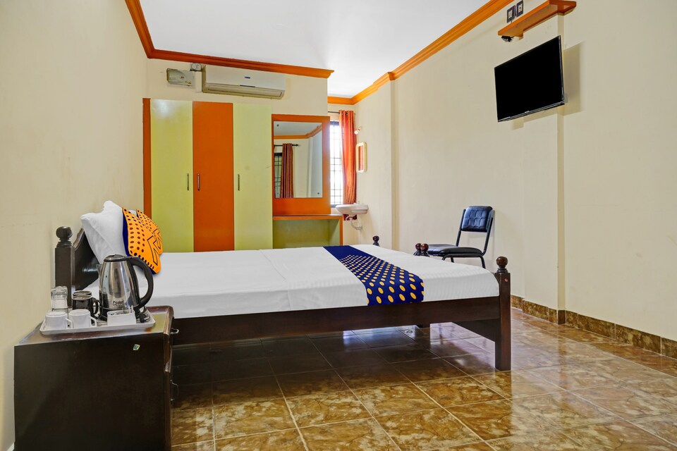 SPOT ON Prestige Rooms, Ankamaly Airport Kochi, Kochi