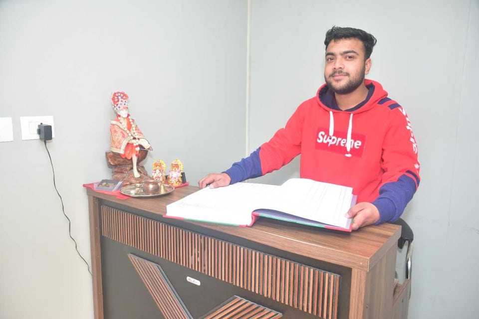 POP A Hotel Brown Wood Near PVR Ansal Plaza Greater Noida, Greater Noida, Noida