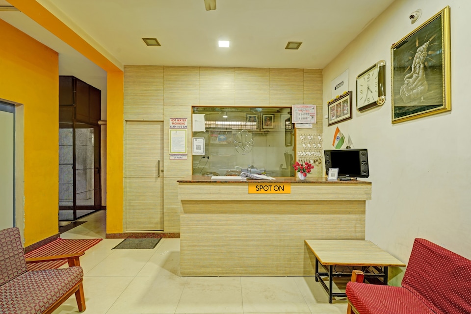 SPOT ON Sajjan Comfort Near Lalbagh Botanical Garden, Majestic Bangalore, Bangalore