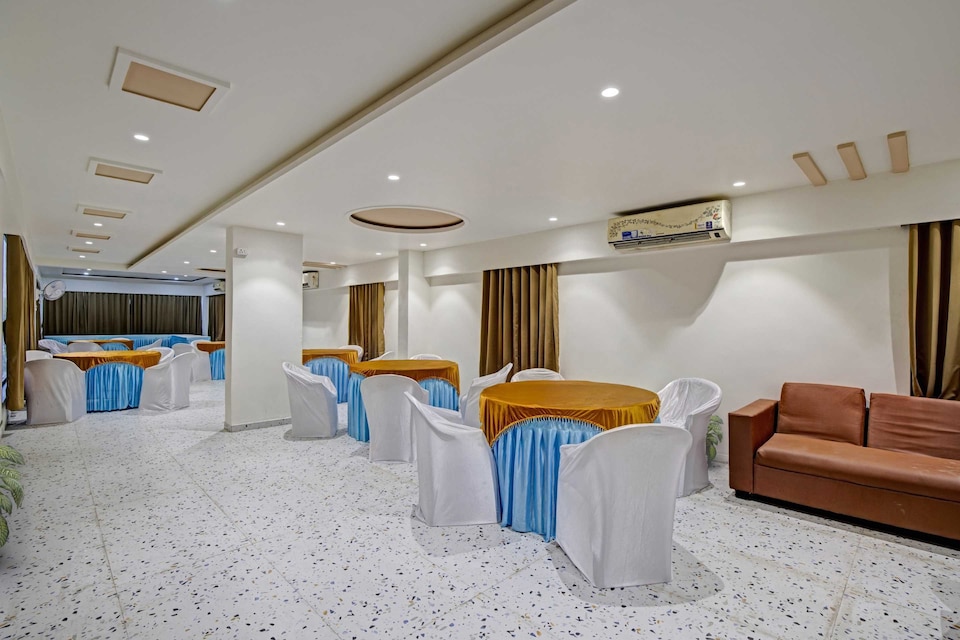 Collection O Hotel Infini Palace, Airport Surat, Surat