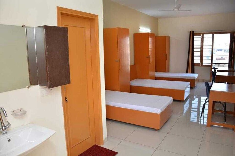 POP 80753E Dk's Guest House, Patiala, Patiala