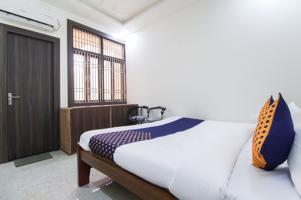 OYO 807556 Taj Premium Home Stay, Shilpgram, Agra