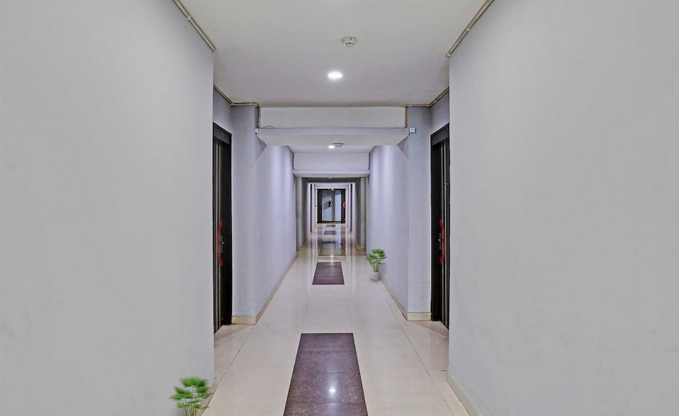 Hotel O Red Stay Near VS Mall, Anand Vihar Delhi, Delhi