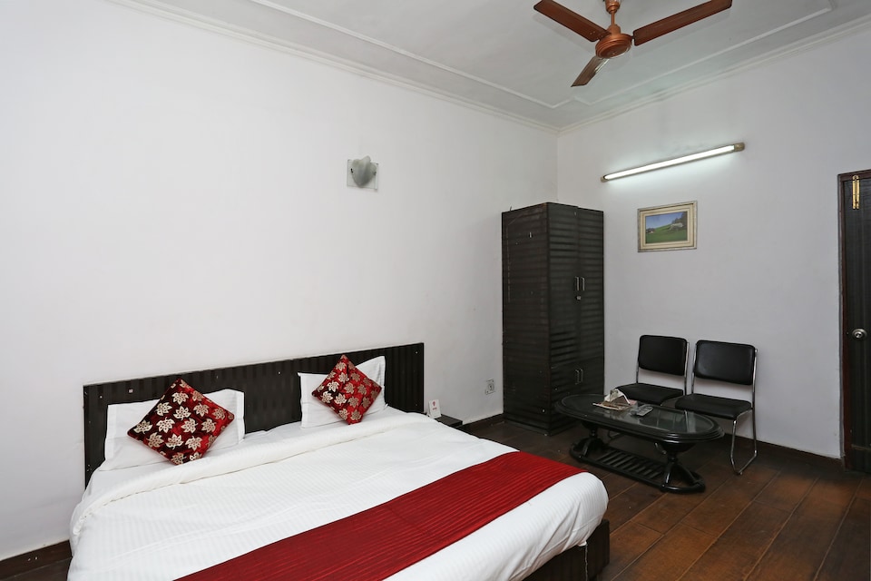 OYO 12805 SUNRISE HOUSE, Noida City Metro, Noida