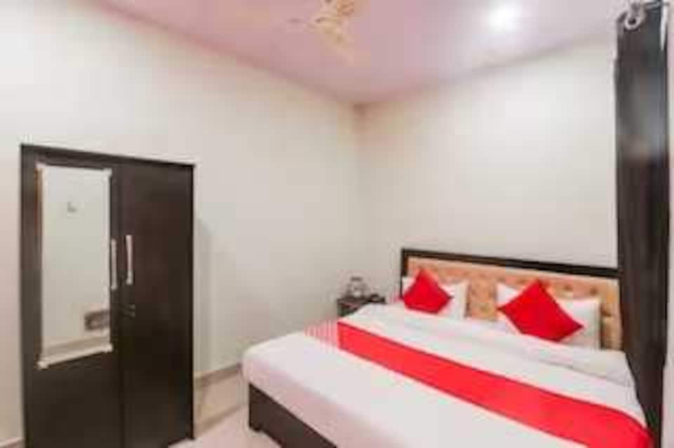 Flagship Dev Residency, Flagship Varanasi, Book ₹3413 OYO