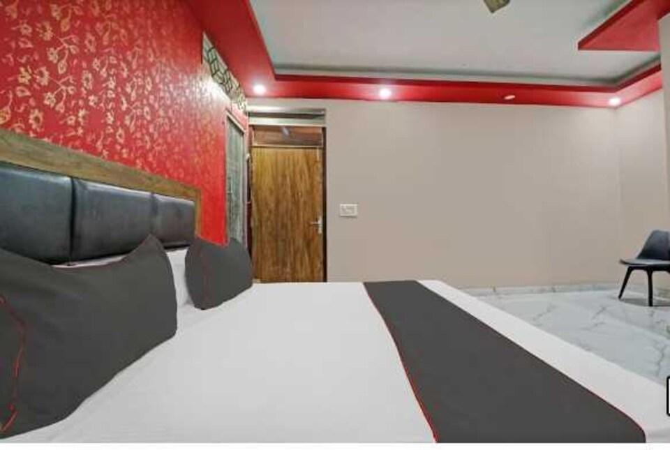 POP 80775J Hotel Nizamuddin Inn, Nizamuddin Delhi, Delhi