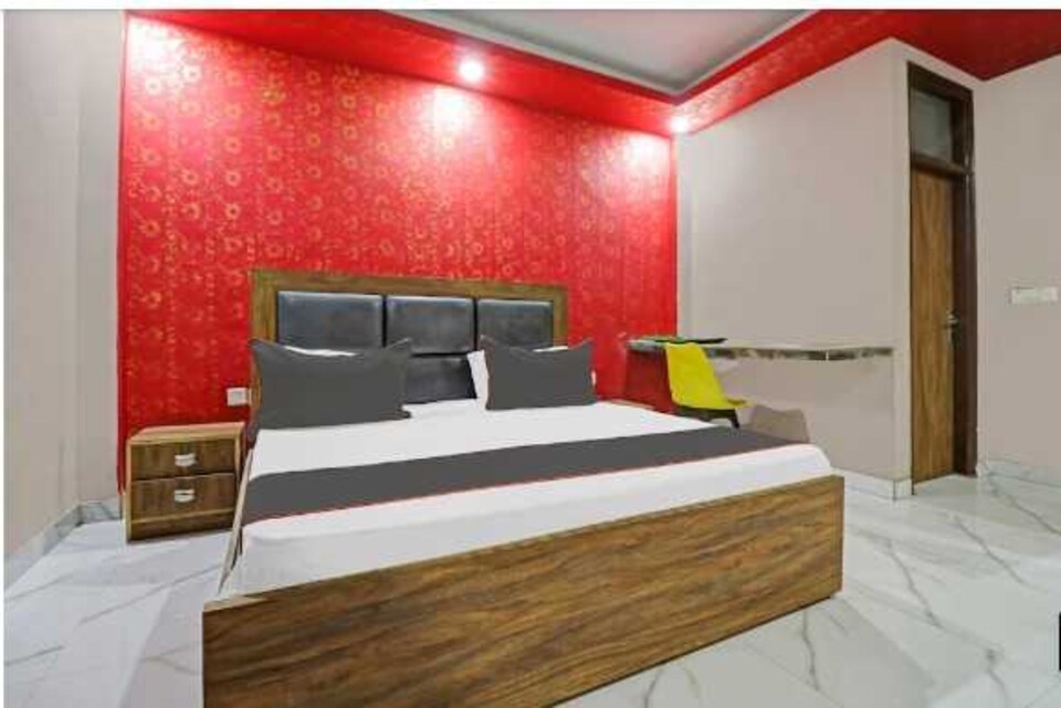 POP 80775J Hotel Nizamuddin Inn, Nizamuddin Delhi, Delhi