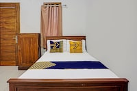 OYO 92183 Komang Resort Klayar