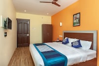 OYO Hotel C Gate Residency