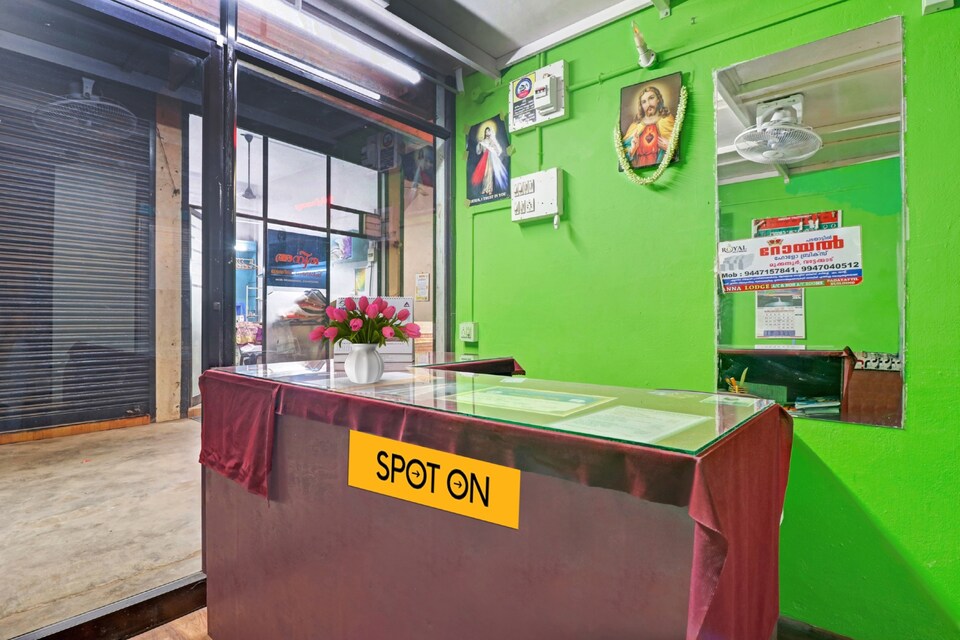 SPOT ON Royal Anna Non Ac Rooms, Ankamaly Airport Kochi, Kochi
