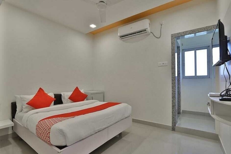 OYO 807909 Hotel Den, Dindoli, Surat