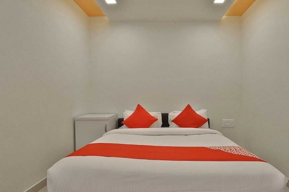 OYO 807909 Hotel Den, Dindoli, Surat