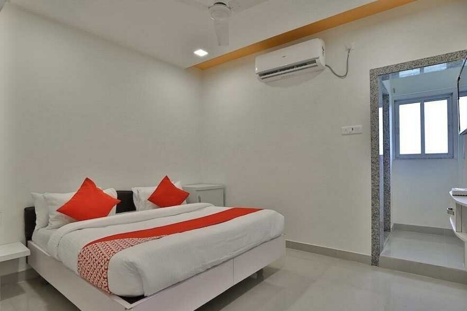 OYO 807909 Hotel Den, Dindoli, Surat