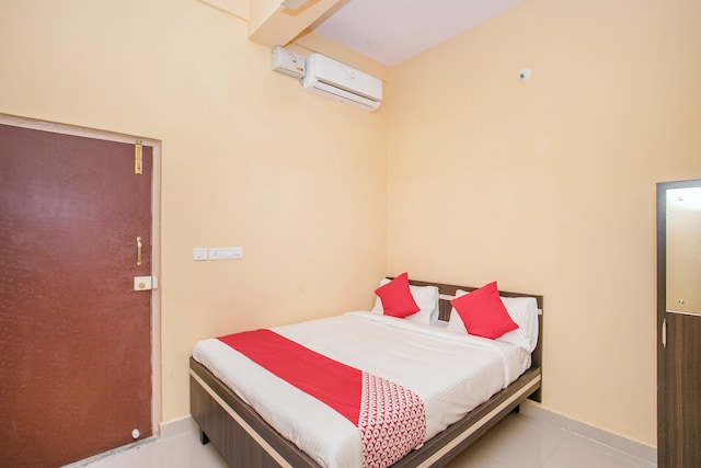 OYO Sri Guru Residency