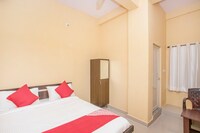 OYO Sri Guru Residency