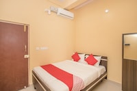 OYO Sri Guru Residency