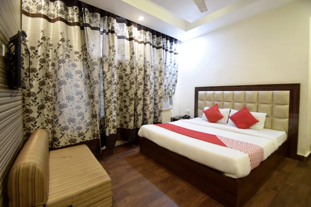 Hotel O Maa Residency