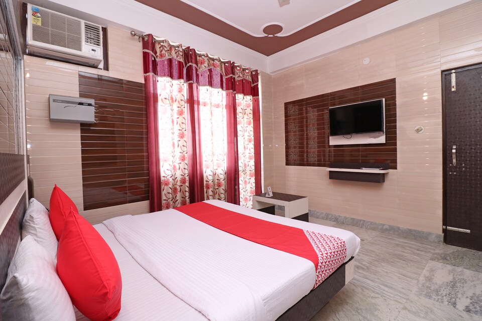 OYO 12842 Hotel Sumit Lodge, Katra, Katra