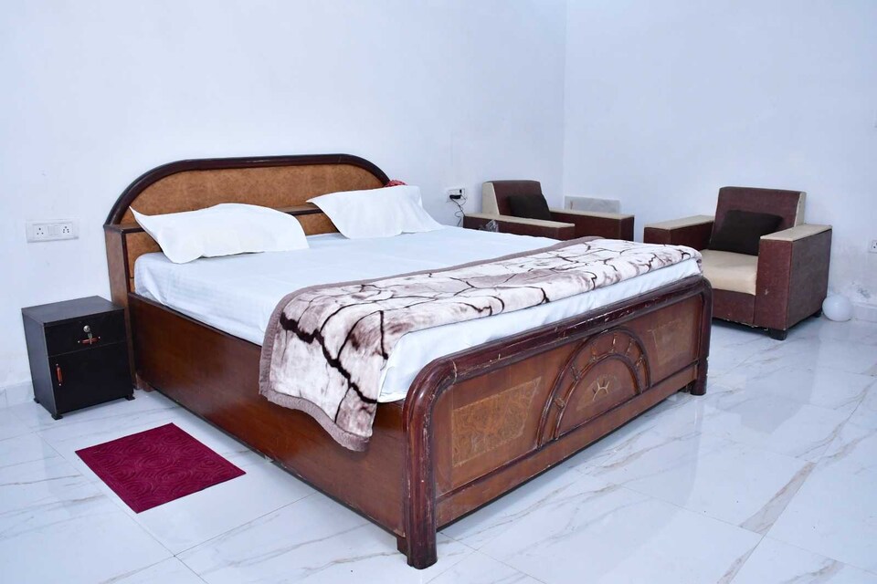 OYO Royal Palm, Aligarh, Aligarh