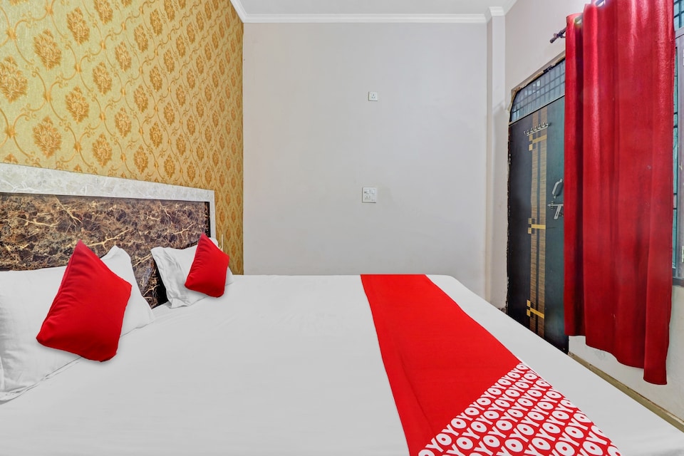 OYO Flagship Hotel Bhavya Inn, Iskcon Vrindavan, Vrindavan