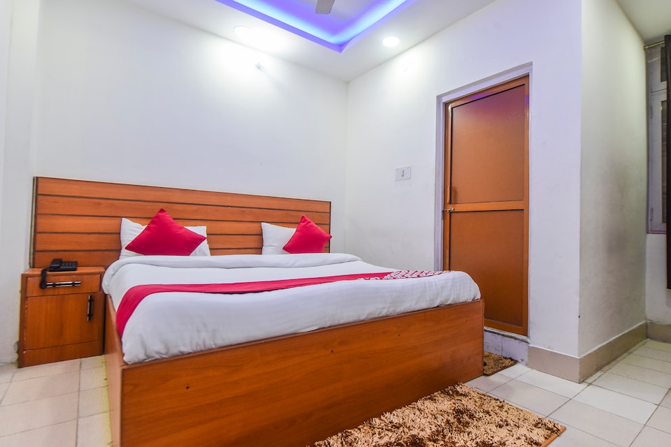 OYO Hotel Sunita, Dharamshala, धर्मशाला