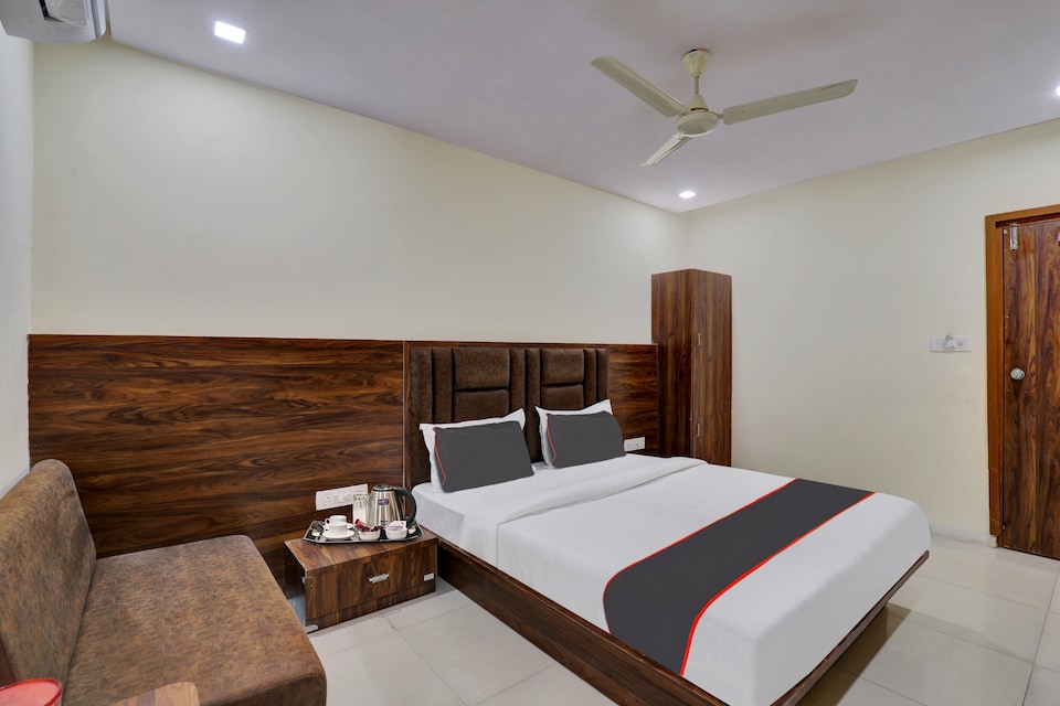 Hotel O Neelkamal , Ashram Road Ahmedabad, Ahmedabad