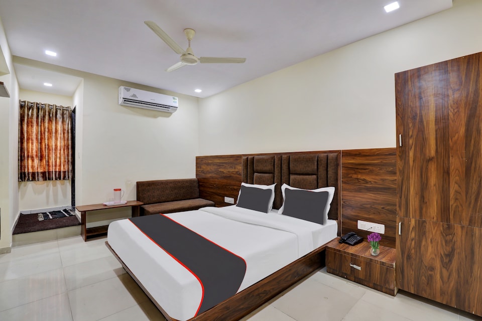 Hotel O Neelkamal , Ashram Road Ahmedabad, Ahmedabad