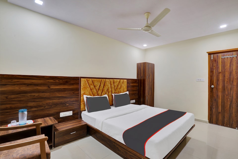 Hotel O Neelkamal , Ashram Road Ahmedabad, Ahmedabad