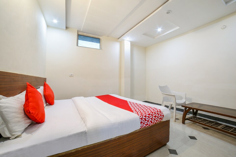 OYO Hotel Kanha Palace, Prem Mandir Vrindavan, Vrindavan