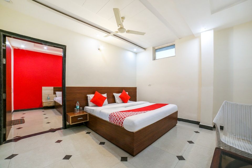 OYO Hotel Kanha Palace, Prem Mandir Vrindavan, Vrindavan