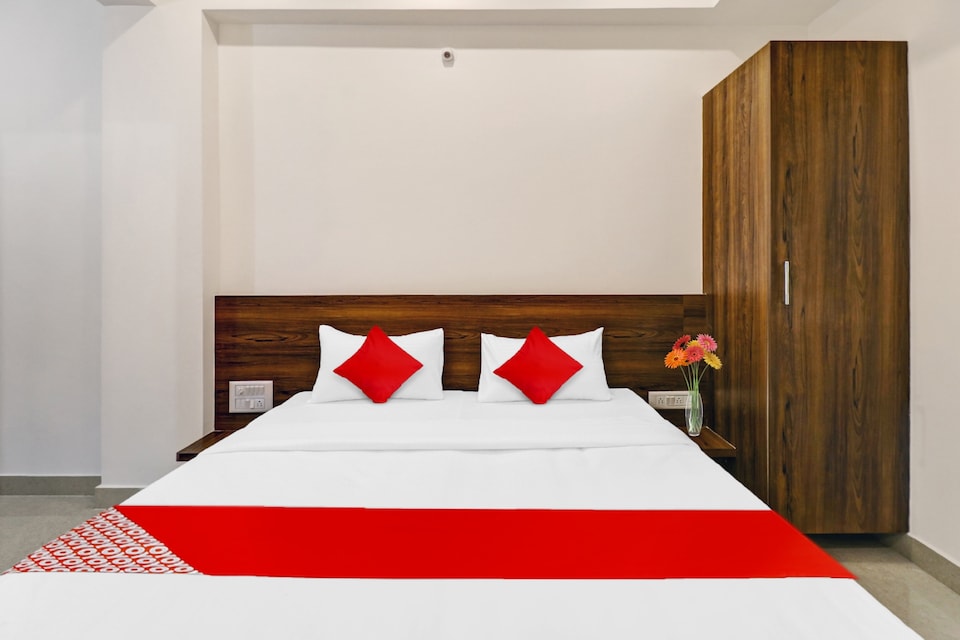 OYO Flagship 808061 Purple Grand Deluxe, Jalahalli Bangalore, Bangalore