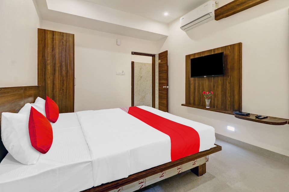 OYO Flagship 808061 Purple Grand Deluxe, Jalahalli Bangalore, Bangalore