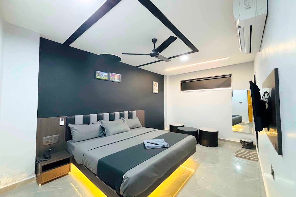 OYO 808065 Gray Rooms, Bardoli, Surat