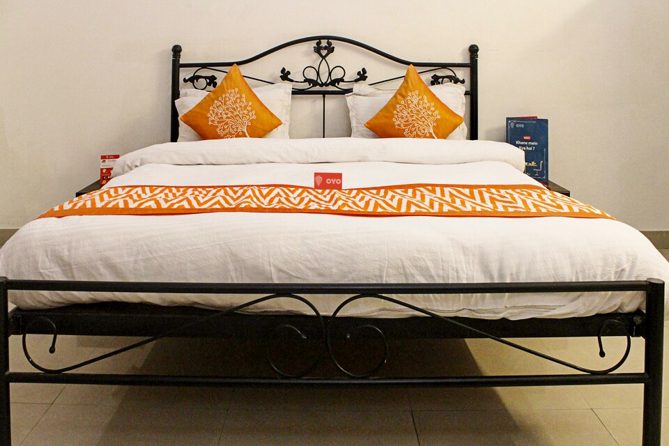 OYO 1618 Hotel Grand Divine, Noida City Metro, Noida