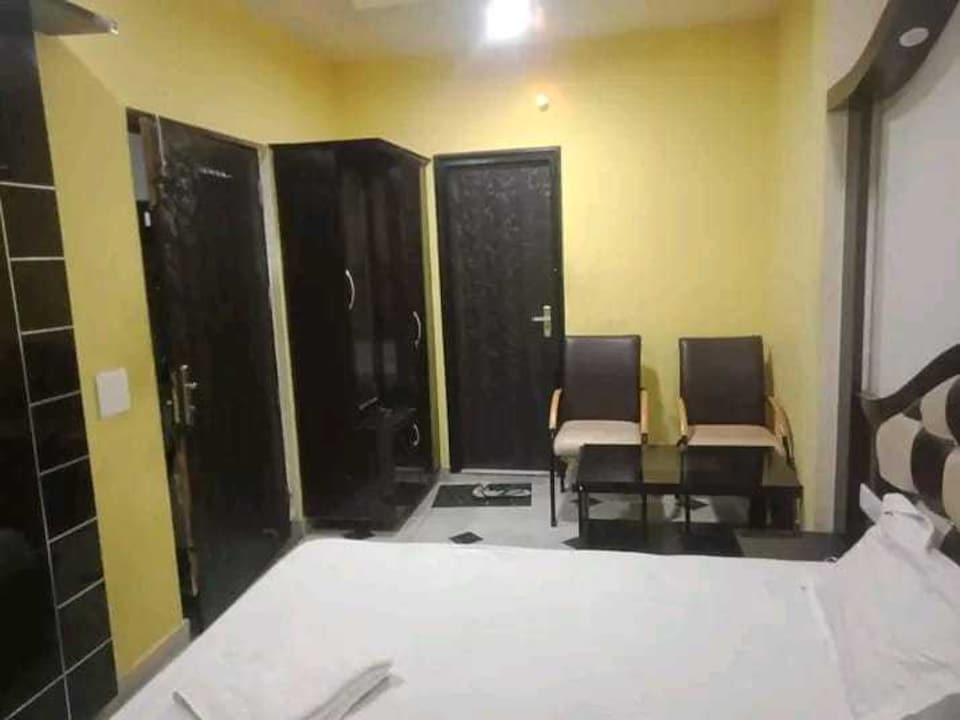 POP Hotel Crown Plaza, Meerut, Meerut