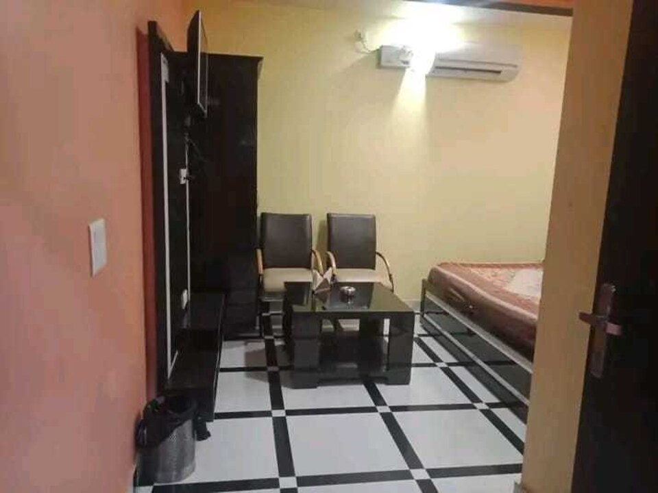 POP Hotel Crown Plaza, Meerut, Meerut